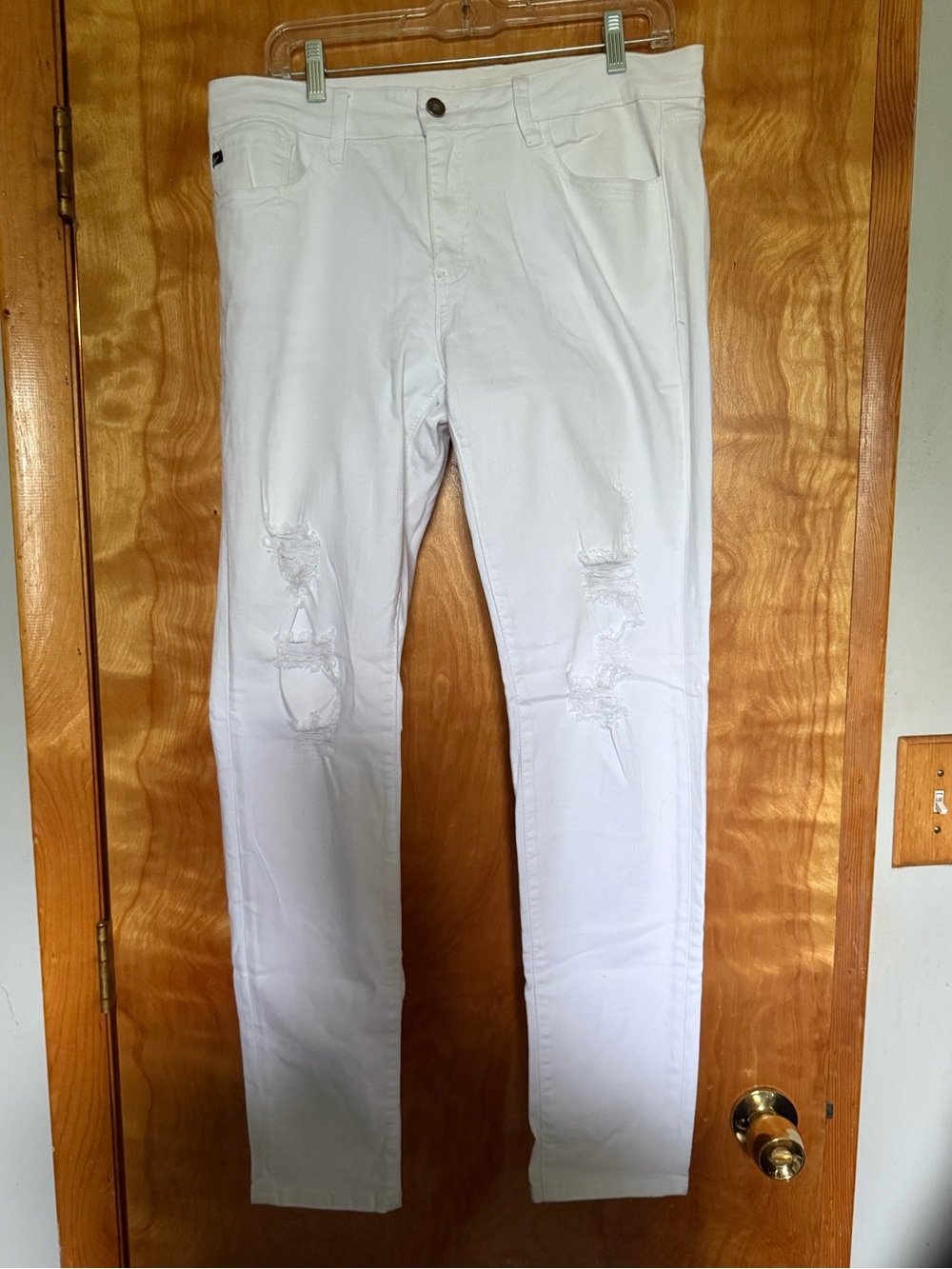 KanCan White moderate  Distressed Skinny Jeans size 15.